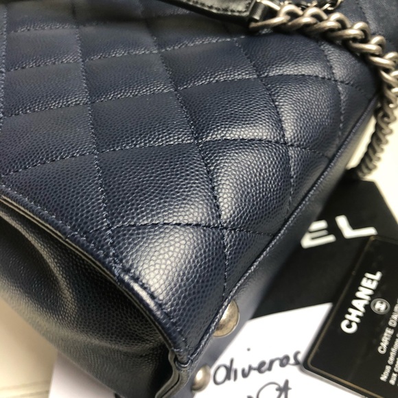 Chanel Medium Bucket bag - Picture 5 of 8